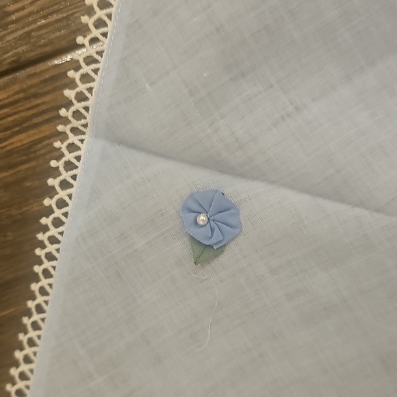 Triangle Scarf - Picture 2 of 6